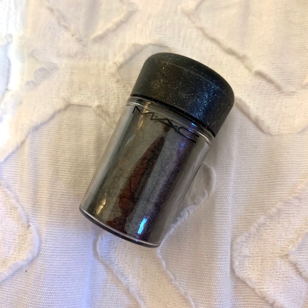 MAC eyeshadow pigmented powder